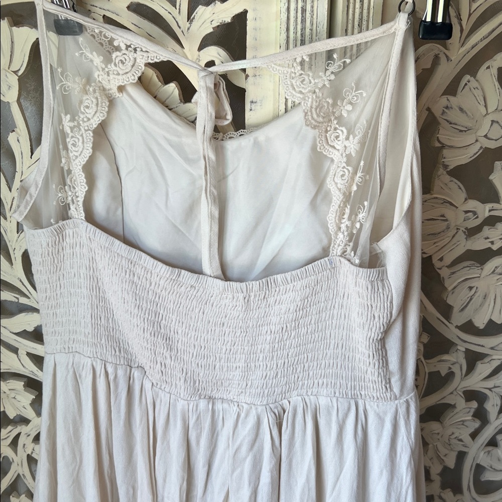 Elegant cream Lace Dress - Picture 4 of 8